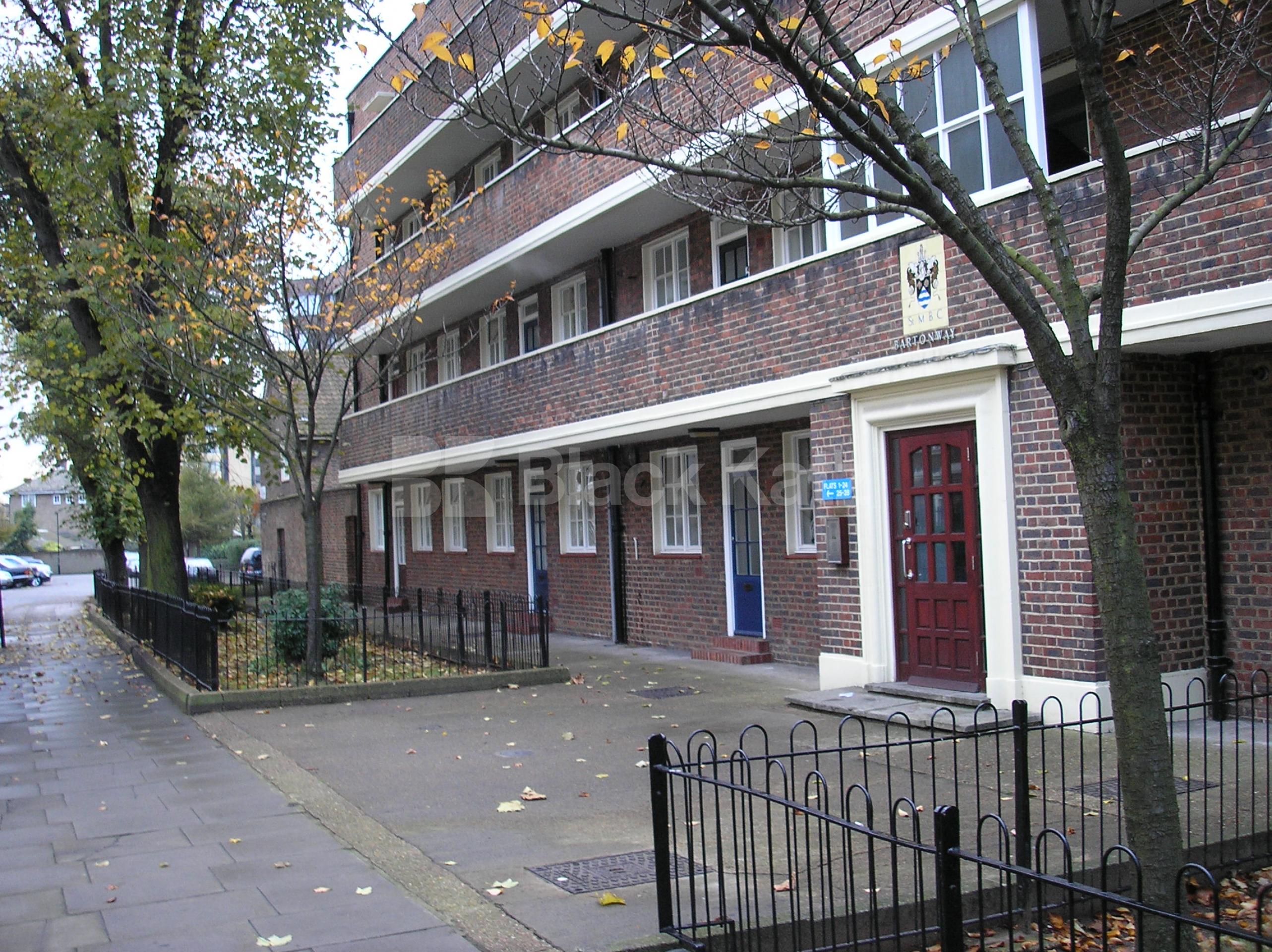 			1 Bedroom, 1 bath, 1 reception Flat			 Queens Terrace, ST JOHNS WOOD NW8 nw8